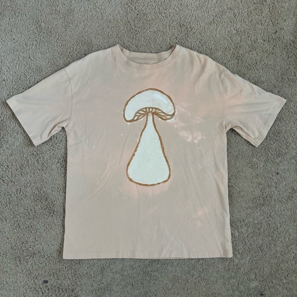 Cream and Tan Mushroom Graphic Tee Size L Hand Painted - Picture 1 of 5